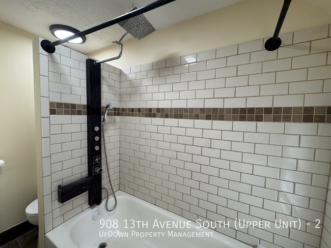 Building Photo - 908 13th Ave S