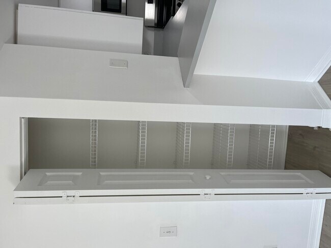 Building Photo - 5024 Lantana Rd