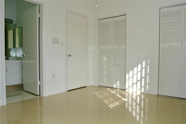 Building Photo - 6420 SW 138th Ct