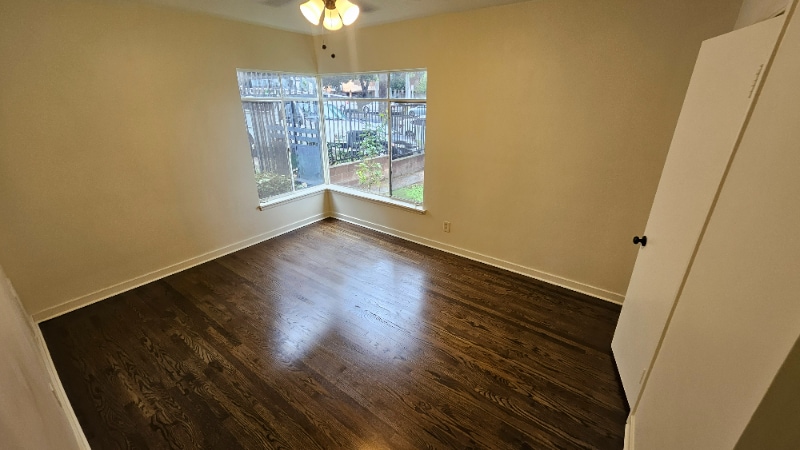 Building Photo - 1629 N Hobart Blvd