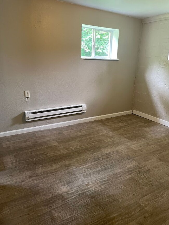 Building Photo - ALL UTILITIES INCLUDED