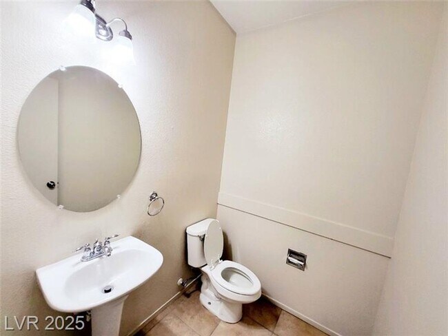 Building Photo - Beautiful Summerlin Home W/ Tesla 220V Cha...