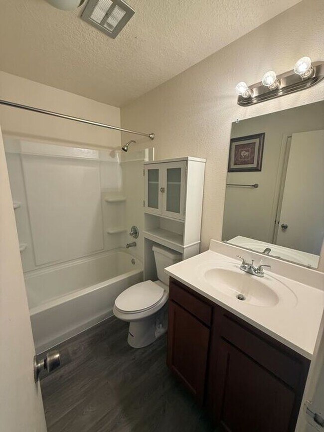 Building Photo - 4601 Carlisle Blvd NE