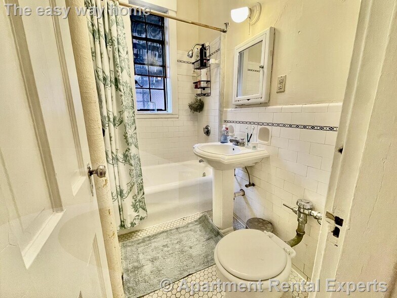 Building Photo - 73 Martin St