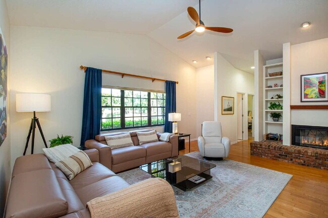 Building Photo - Palm Aire Fully Furnished Rental