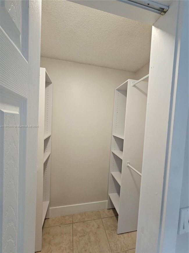 Building Photo - 2509 Hayes St