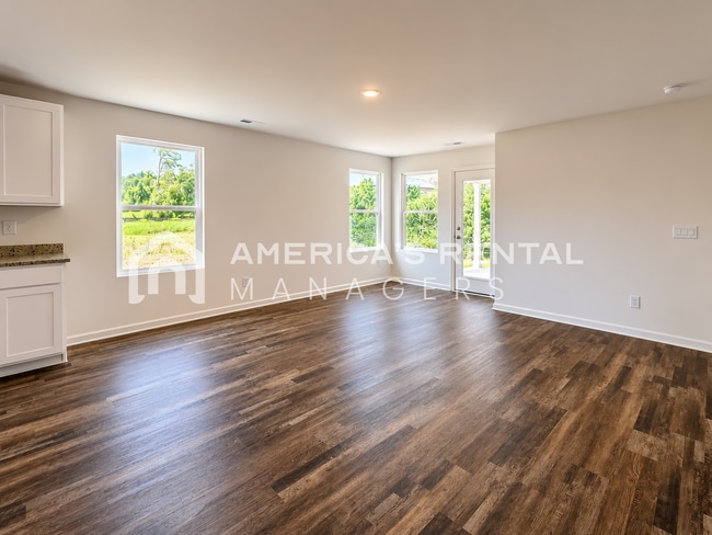 Building Photo - 309 Oakmont Cir
