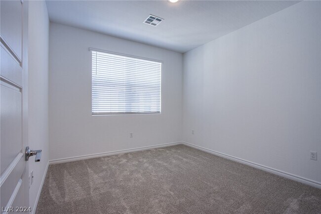 Building Photo - 2555 Hampton Rd