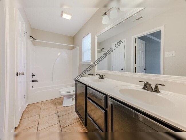 Building Photo - 116 Meadow Dr