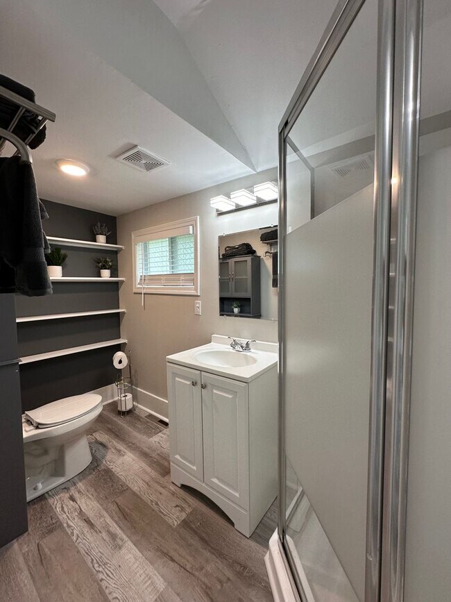 Building Photo - Beautifully Renovated 2 Bedroom 1 Bathroom...