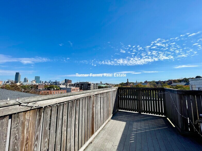 Building Photo - 717 Parker St