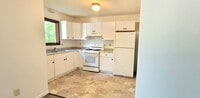Building Photo - 2 BR Duplex in Convenient Neighborhood - PET FRIENDLY