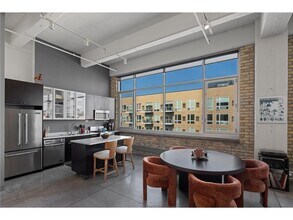 Building Photo - 700 N Washington Ave