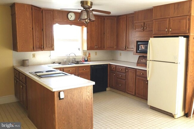 Building Photo - 172 Street Rd