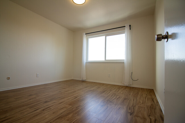 Guest Bedroom - 67 Lausanne Ave