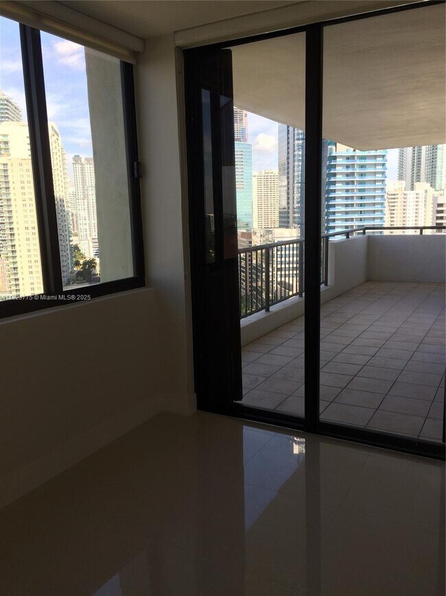 Building Photo - 1581 Brickell Ave