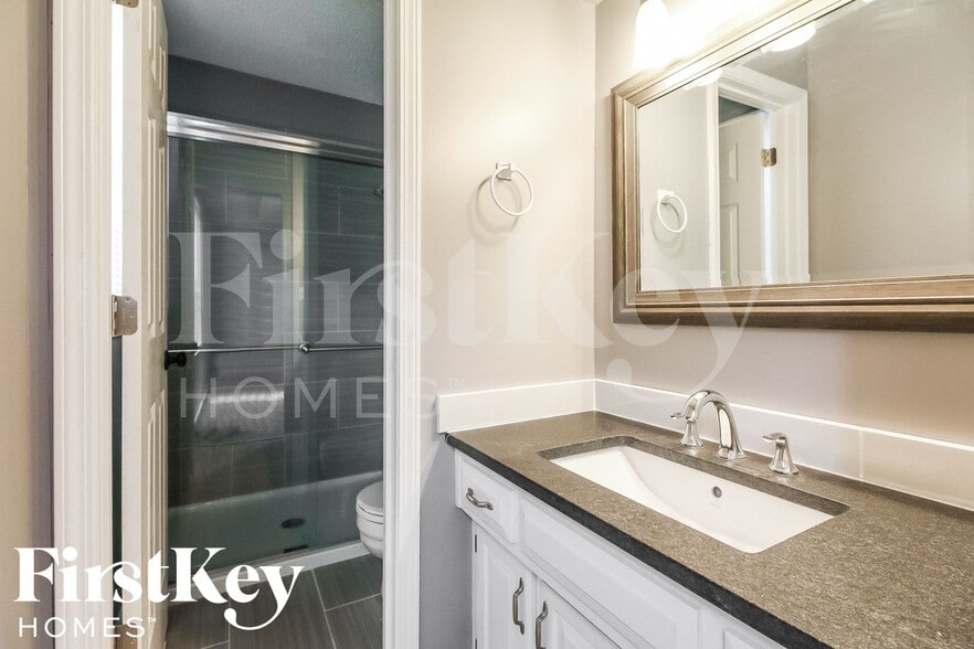 Building Photo - 303 Monroe Ave