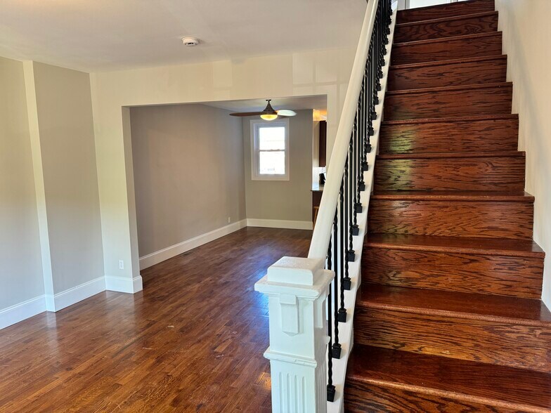 Main floor steps - 418 Bonsal St