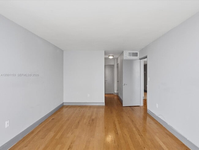 Building Photo - 1228 West Ave