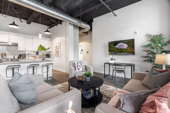 Building Photo - 212 W Roberts Ave