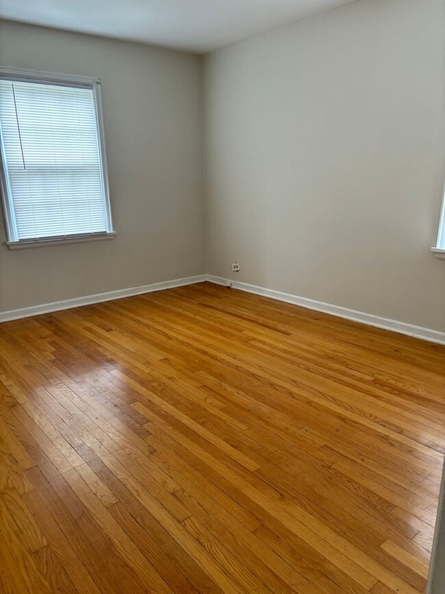 Building Photo - Beautiful 3 Bedroom 1 Bathroom Morton Meadows Cottage