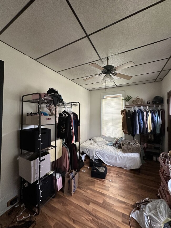 Building Photo - Awesome 3 bedroom 1 bath - available for J...