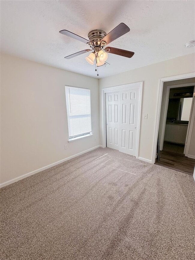 Building Photo - 2711 NE Euclid Ave