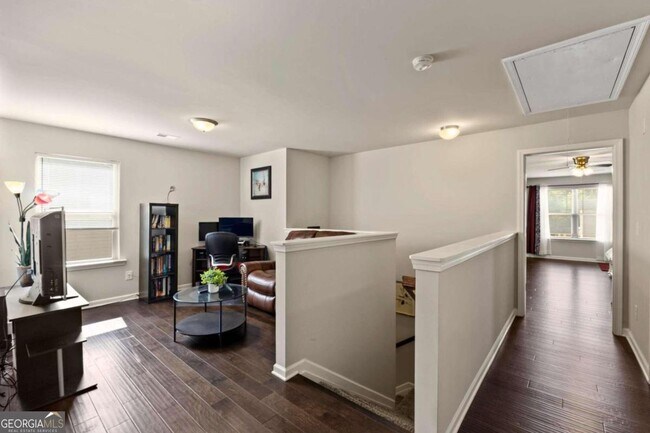 Building Photo - 240 Stillwood Dr