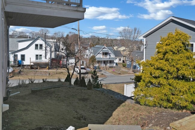 Building Photo - Stunning 4 Bed 2.5 Bath Steps from Willards Beach UNFURNISHED