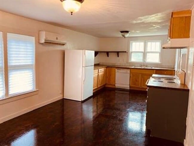 Building Photo - Loudon 37774 - 2 bedroom, 1 bath home - Co...