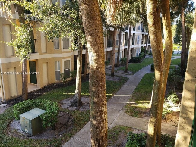 Building Photo - 949 Riverside Dr