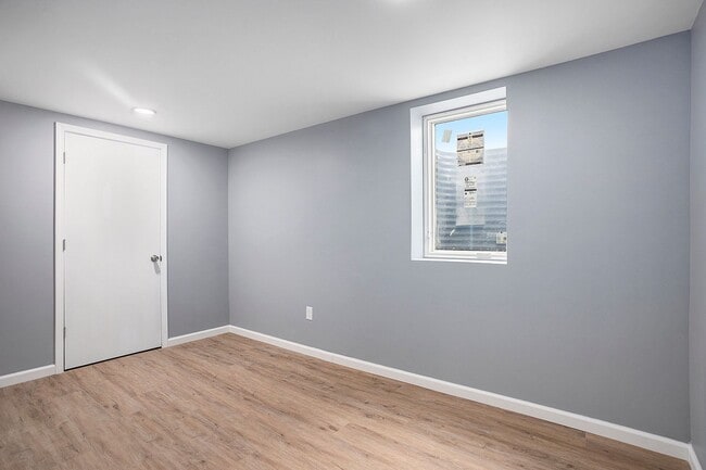 Building Photo - 4220 Lenox Ave
