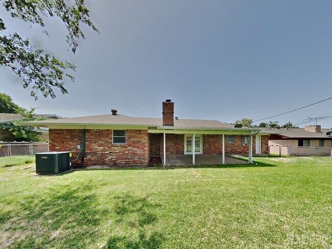 Building Photo - 220 Revere Dr