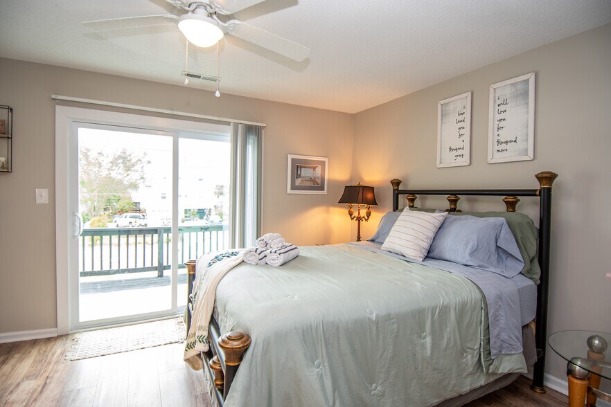 Building Photo - 88 Shoreline Dr