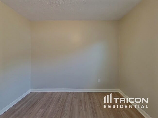 Building Photo - 1134 Summit Hills Dr