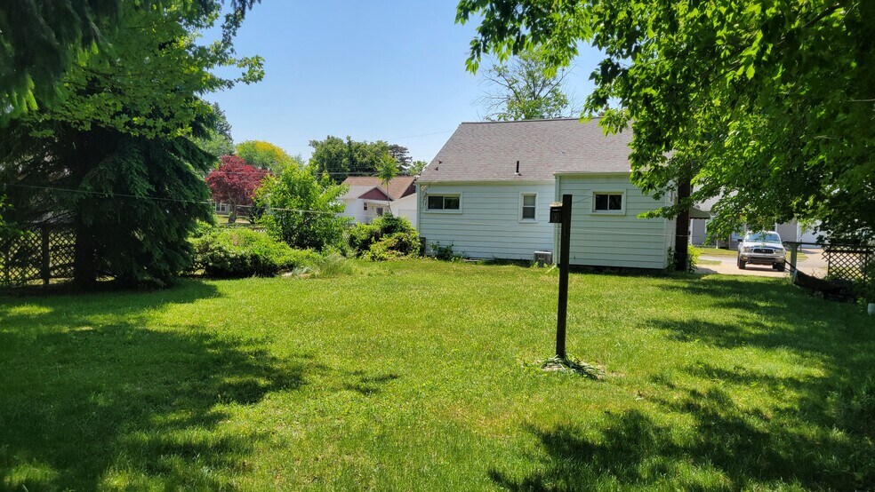 Building Photo - 2803 Rudolph Ave