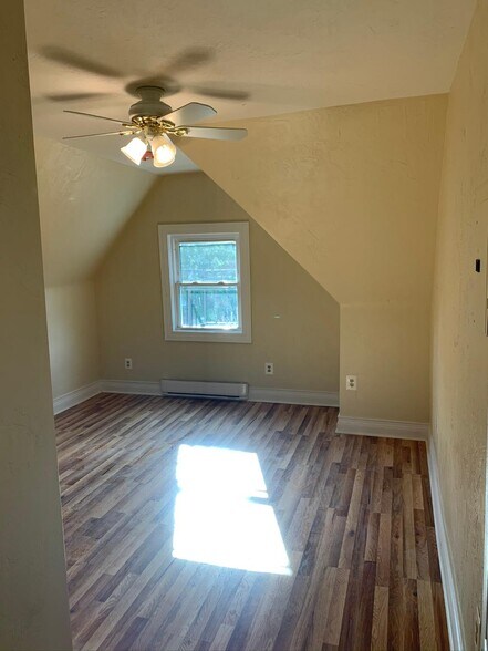 Building Photo - 218 S St Clair St