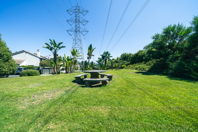 Building Photo - 1808 Cottonwood Ave