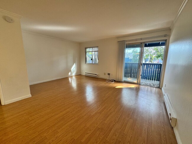 Building Photo - Top-Floor Studio at Peninsula Place - San ...