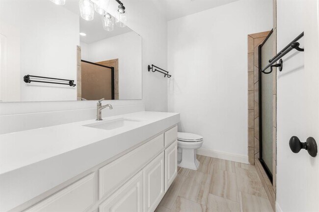 Building Photo - 2633 Collingwood Dr