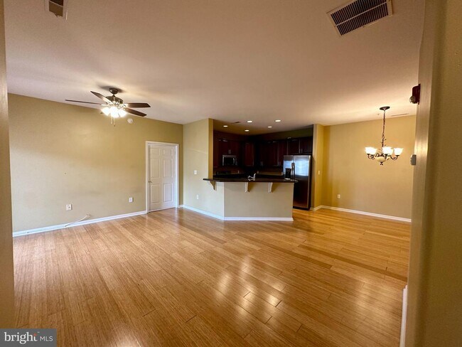 Building Photo - 3902 Fullerton Ct