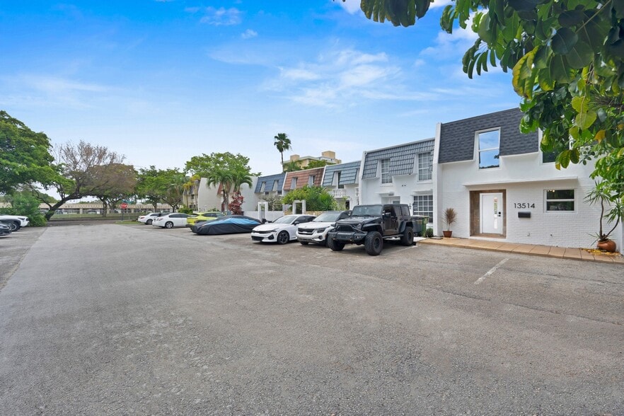 Building Photo - 13514 NE 23rd Pl