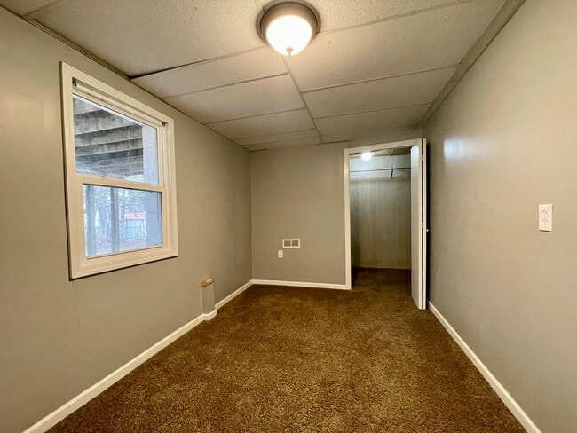 Building Photo - Spacious 5 Bedroom 2 Bathroom Home in New ...