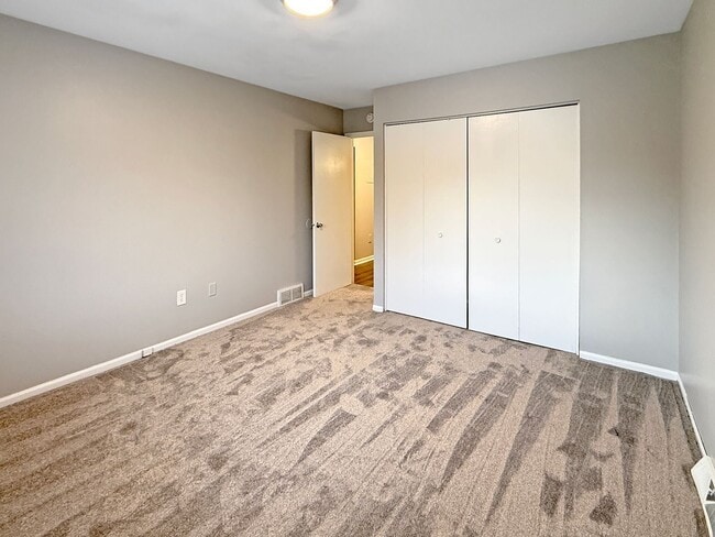 Building Photo - 2073 Andrew St SE