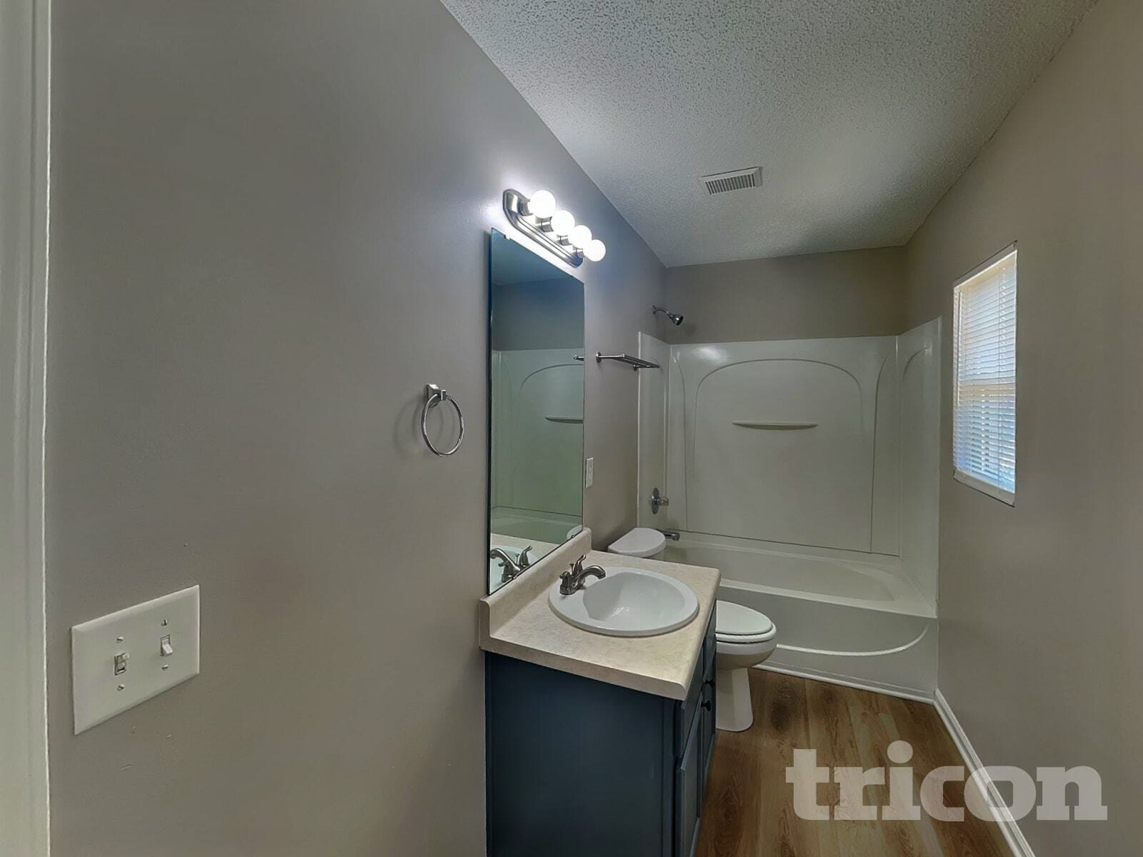 Building Photo - 10242 Hugue Way