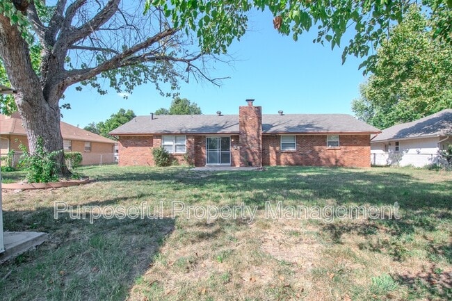 Building Photo - 2412 Laneway Dr
