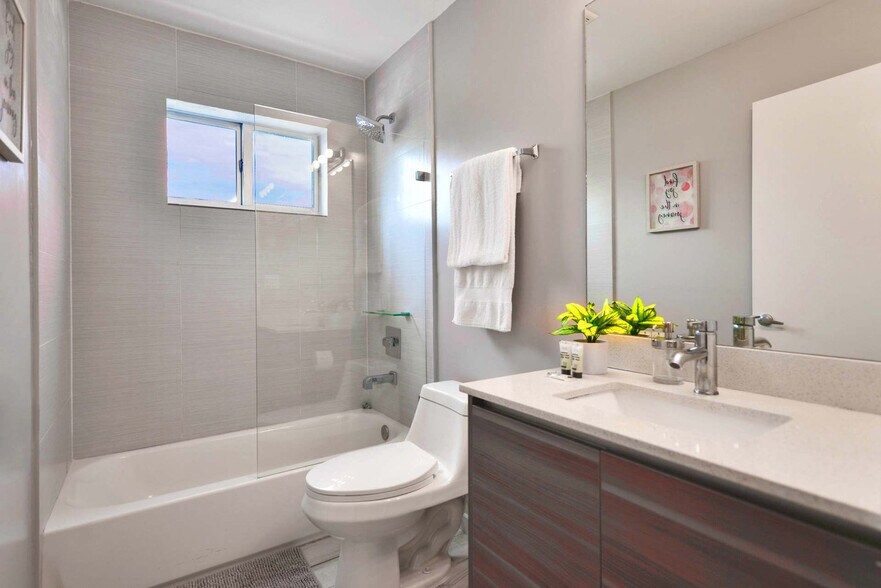 Building Photo - 481 NE 29th St