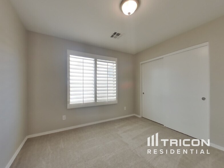 Building Photo - 44305 W McClelland Dr