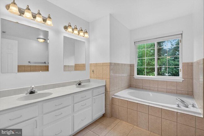 Building Photo - 10545 Winged Elm Cir