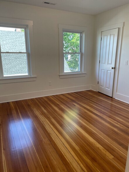 Building Photo - 85 Larch St